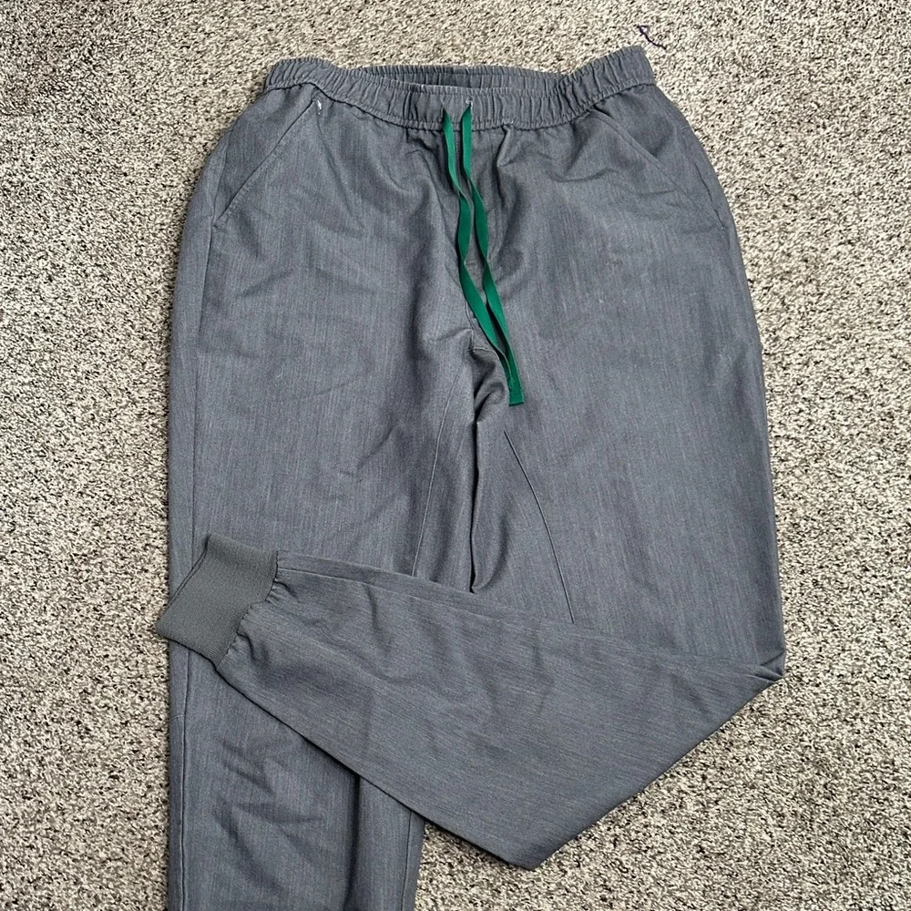 Figs Tansen Gray scrub Jogger Pants with Green Drawstring size MT